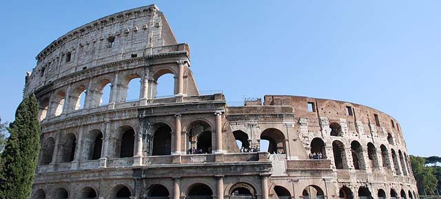 Colosseo (foto di Yellow.Cat, da Wikimedia Commons)