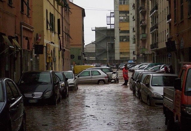 640px-Alluvione_sestri_ponente_ottobre_2010_-_12