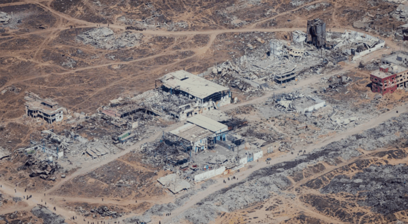 Un'area distrutta della Striscia di Gaza fotografata a metà agosto da un velivolo giordano © Middle East Images/ABACA / IPA